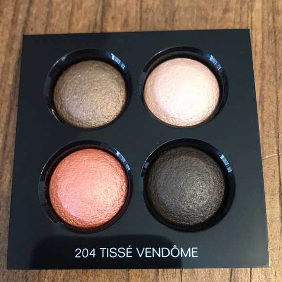 CHANEL Other - Chanel Les 4 Ombres #204 Tisse Vendome